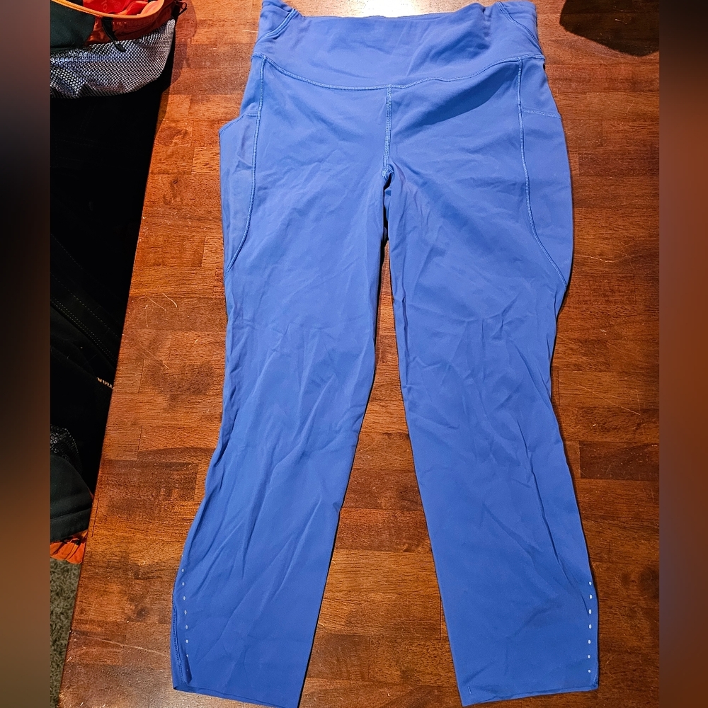 NWOT Lululemon base pace size 10